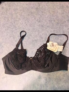 Wacoal Black Lace Underwire Bra with Floral Embroidery